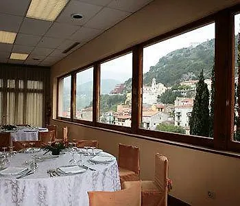 Isola Di Lauria מלון